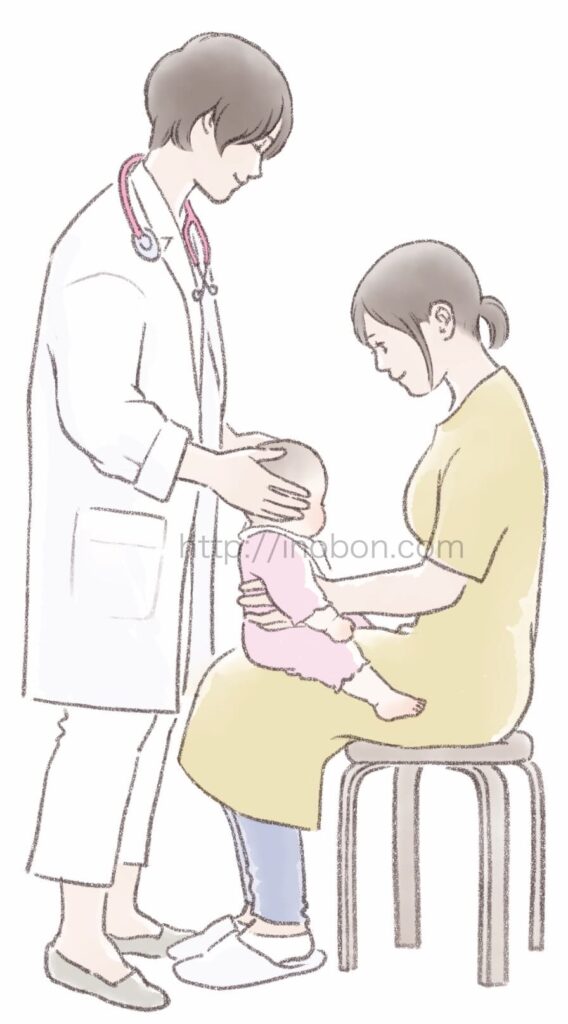 乳児の頭を診察する女性医師