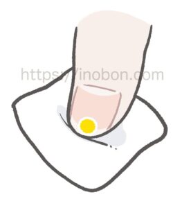 白いコットンと指、採血後の圧迫止血
