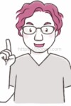 人差し指をさすポーズの男性